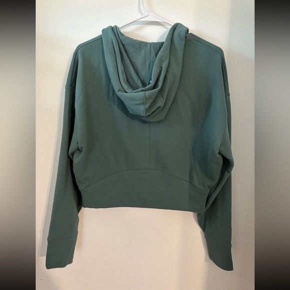 All in motion cropped hoodie - Picture 3 of 3